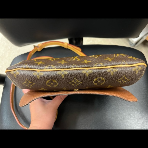Louis Vuitton Tango w/ Long strap - Picture 16 of 16